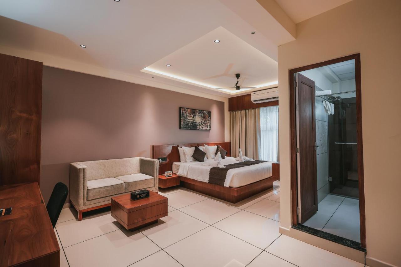 Fortview Suites Kāsaragod Esterno foto