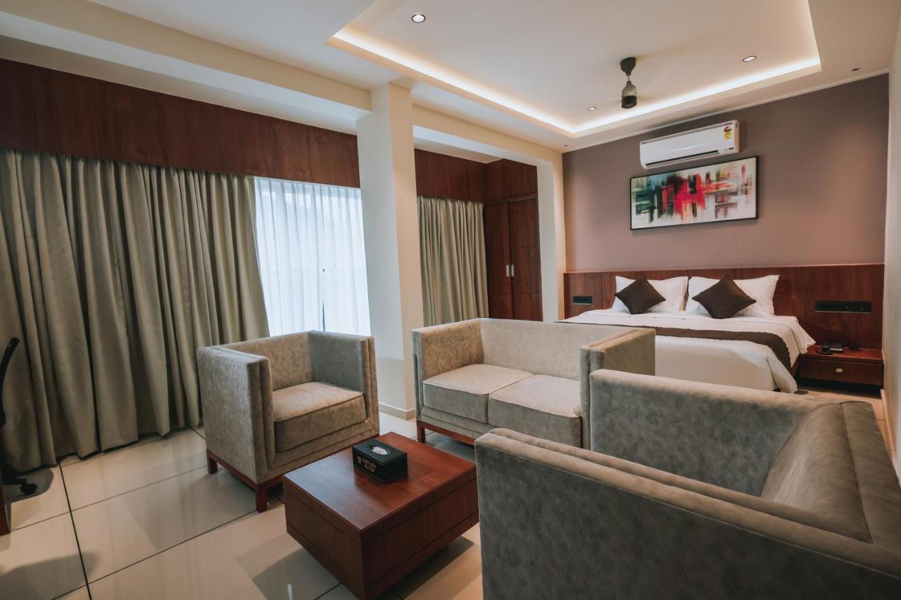 Fortview Suites Kāsaragod Esterno foto