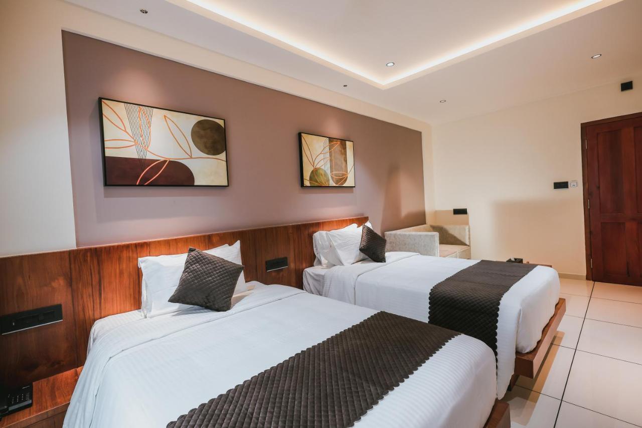 Fortview Suites Kāsaragod Esterno foto