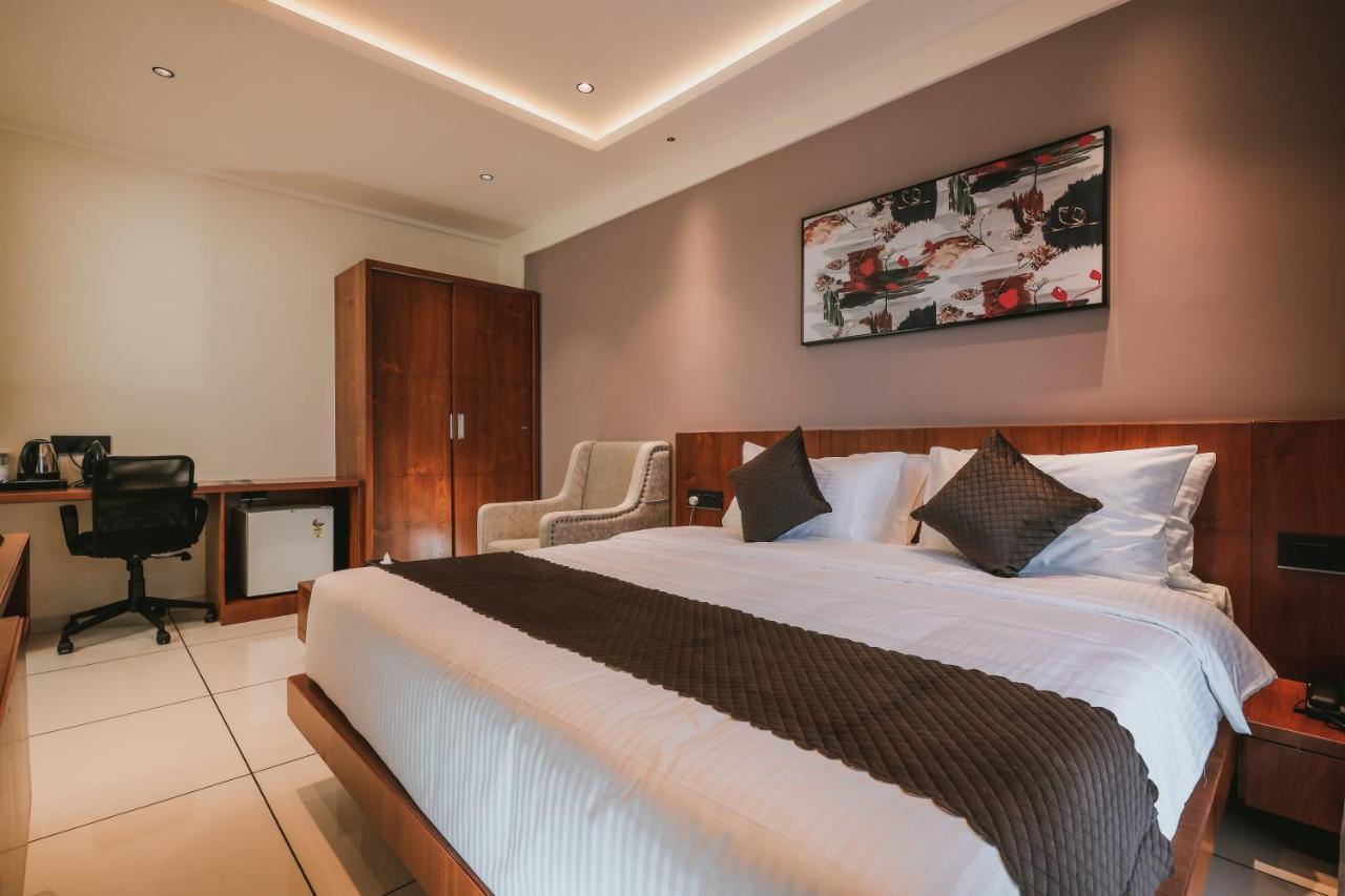 Fortview Suites Kāsaragod Esterno foto