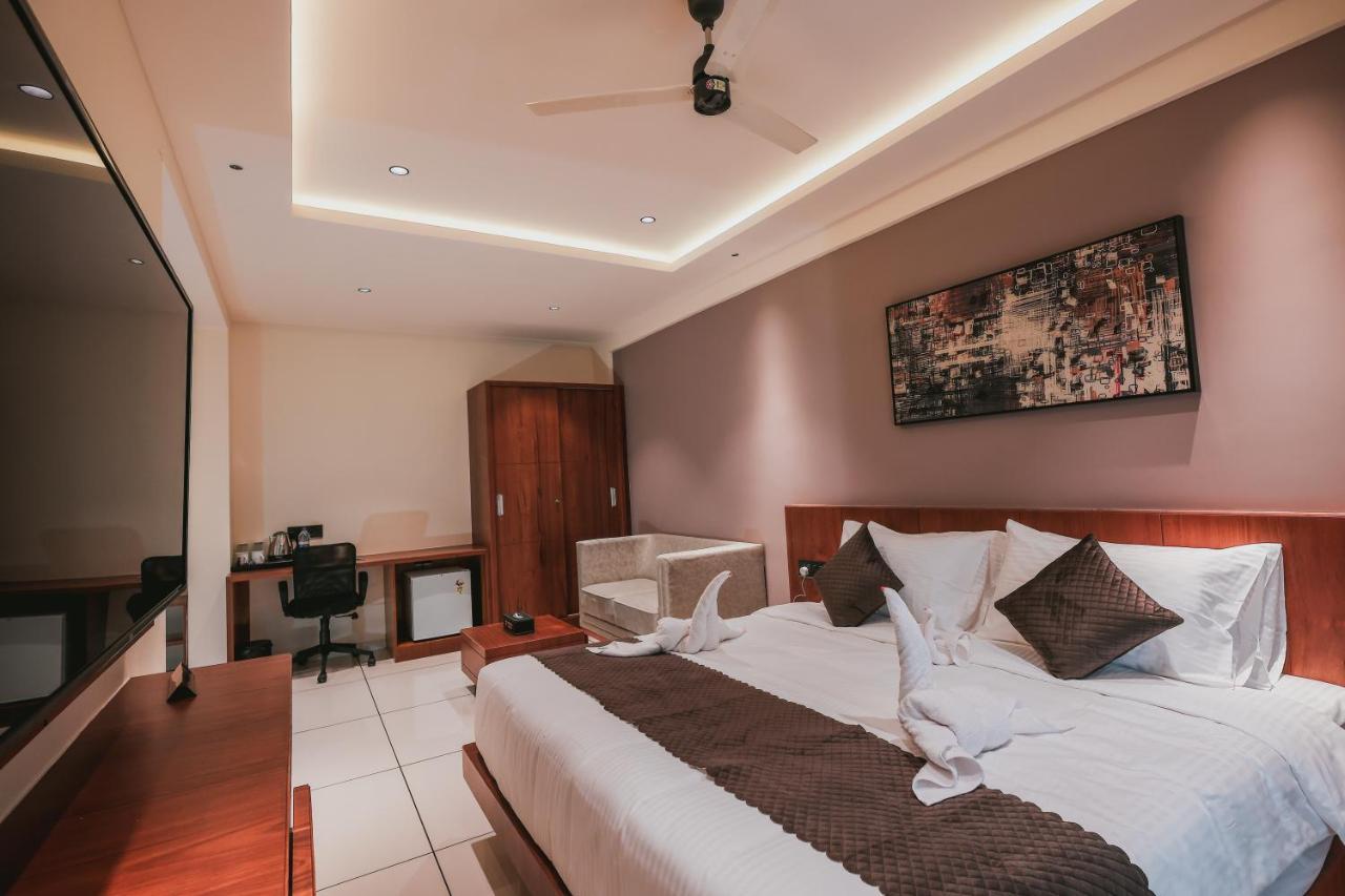 Fortview Suites Kāsaragod Esterno foto