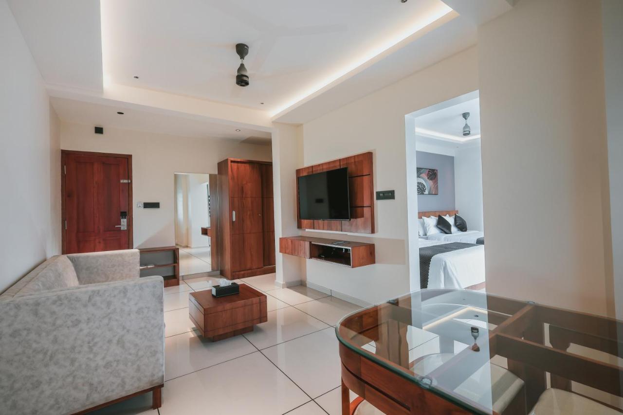Fortview Suites Kāsaragod Esterno foto