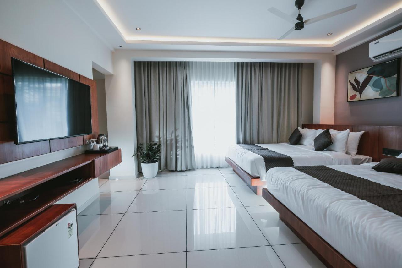 Fortview Suites Kāsaragod Esterno foto