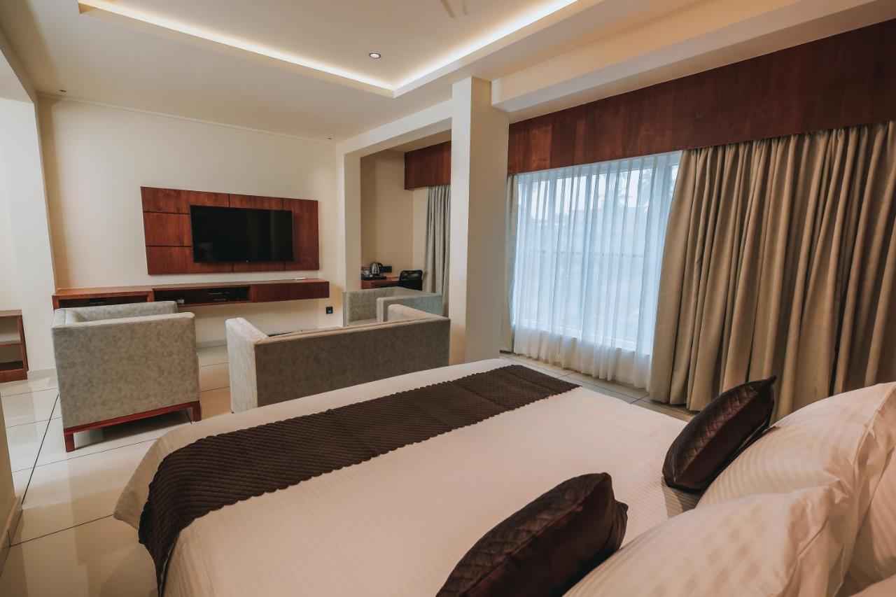 Fortview Suites Kāsaragod Esterno foto